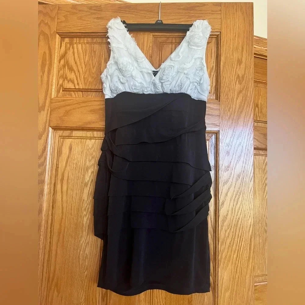 Enfocus Studio - Bodycon Sleeveless Cocktail Dress